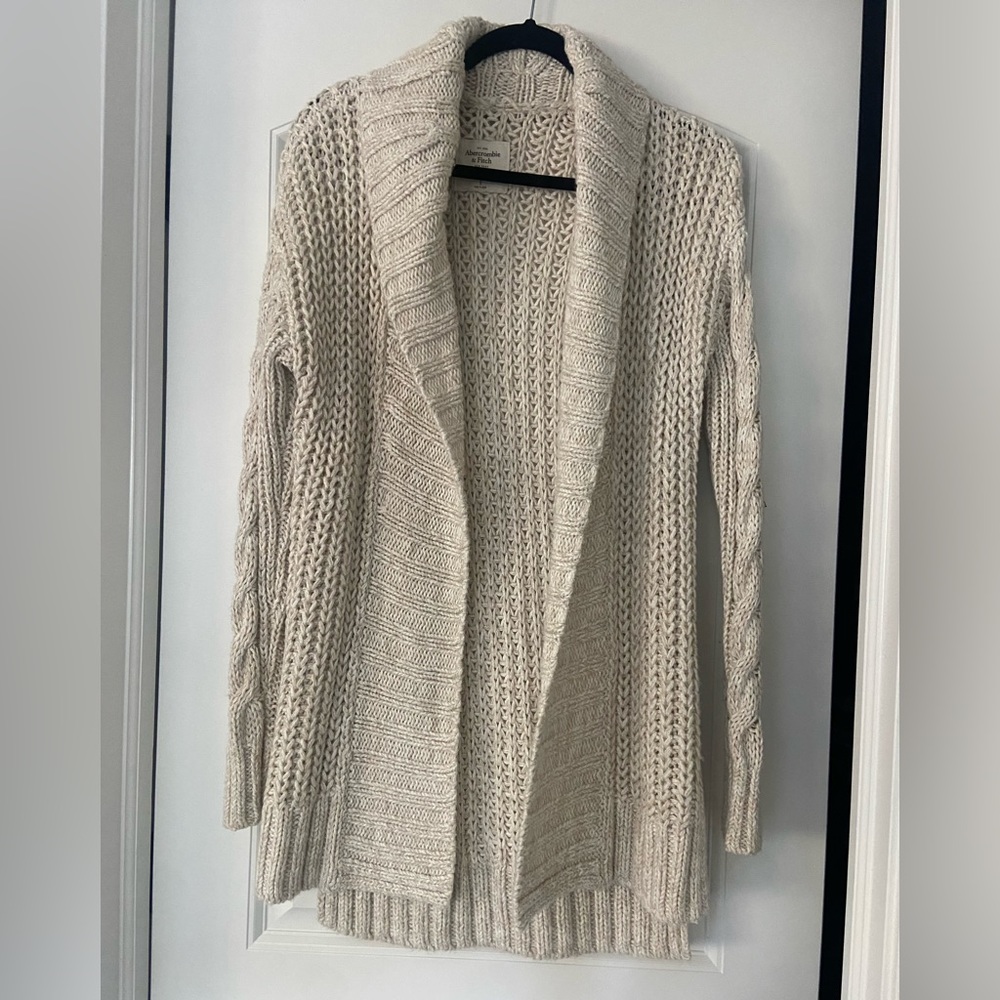 Like new, Abercrombie and fitch sweater, cream color